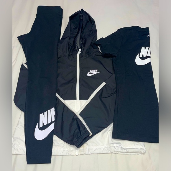 ❌SOLD❌ Nike Windbreaker, Tshirt & Leggings - Picture 1 of 1